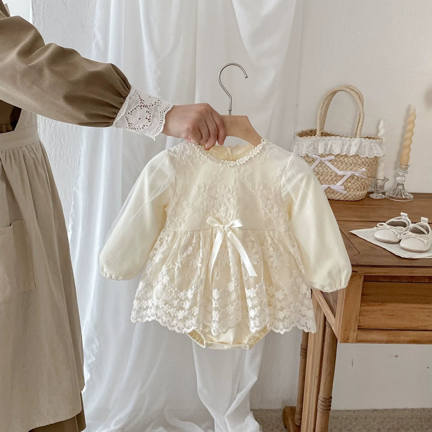 Autumn Arrival Baby Girls Long Sleeves Flowers Pattern Tulle Patchwork Onesies-4